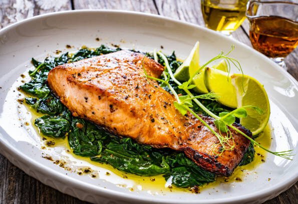 Bakes Salmon with Lemon and Herbs